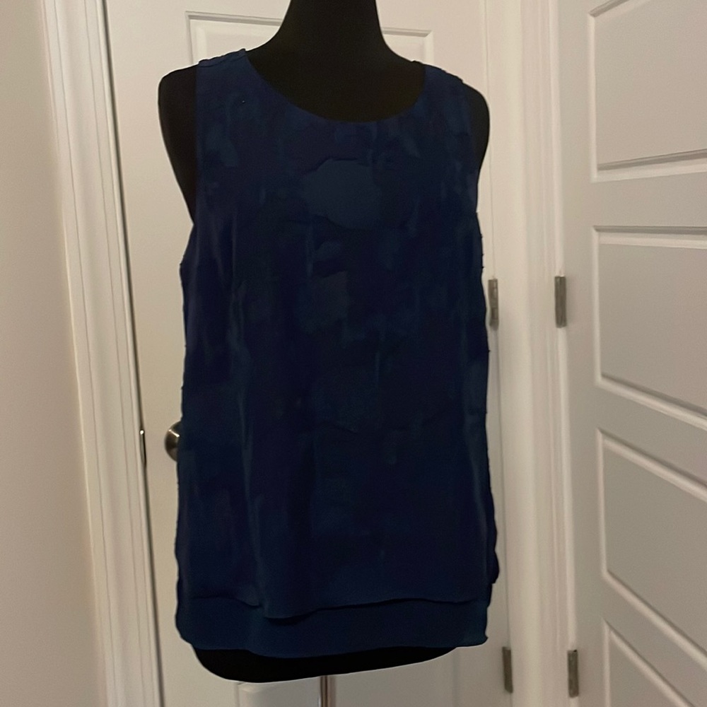 Sleeveless navy top